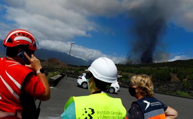 Más de mil evacuados, primeras viviendas afectadas y carreteras cortadas