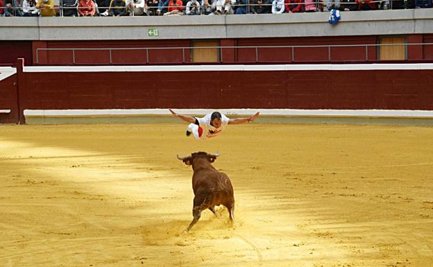 Imagen principal - ¡Ay, que te pilla el toro!