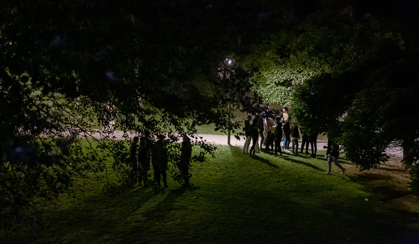 Fotos: La fiesta sigue en el parque del Ebro