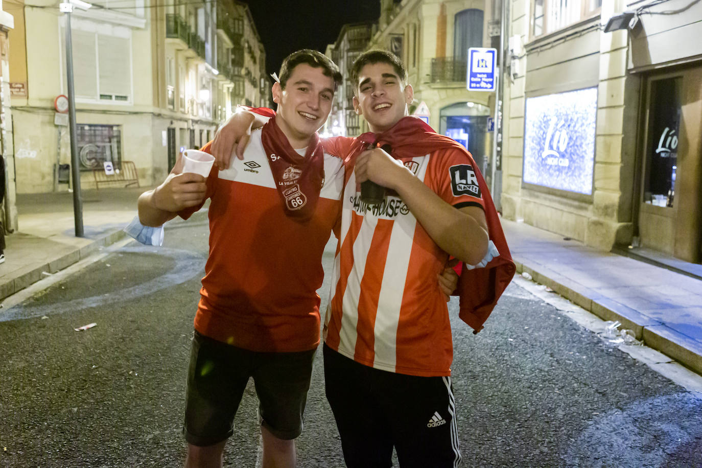 Fotos: La fiesta sigue en el parque del Ebro