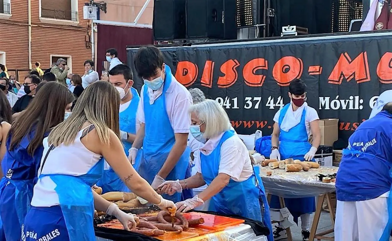 Los de la peña Virgen de los Parrales se emplearon a fondo para que todo saliera bien. 