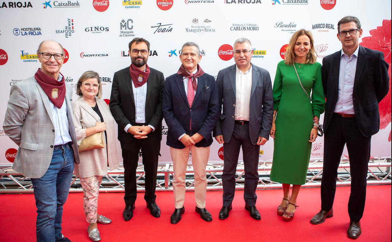 Javier Lasanta, María Martina Azcárate, Iker Muguruza, Celso González, José Angel Lacalzada, Estrella Domínguez y Goyo Ezama.