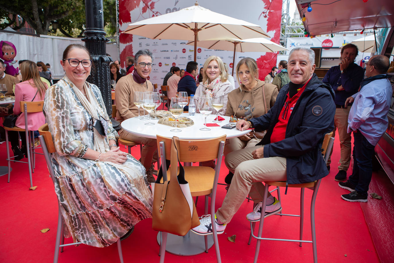 Este lunes los presentes han podido degustar las especialidades culinarias de The Way y los vinos de Bodegas Tobía. 