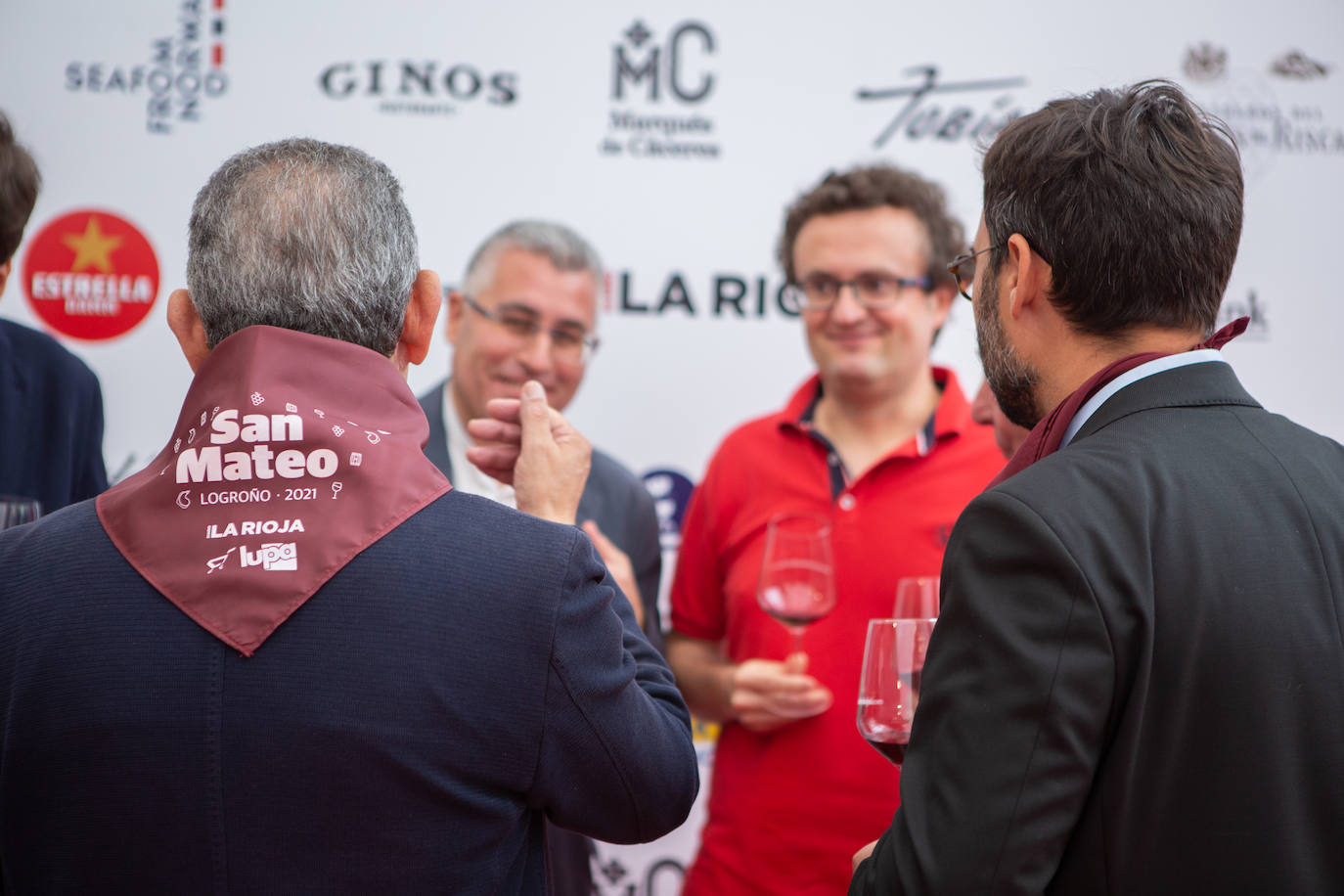 Este lunes los presentes han podido degustar las especialidades culinarias de The Way y los vinos de Bodegas Tobía. 