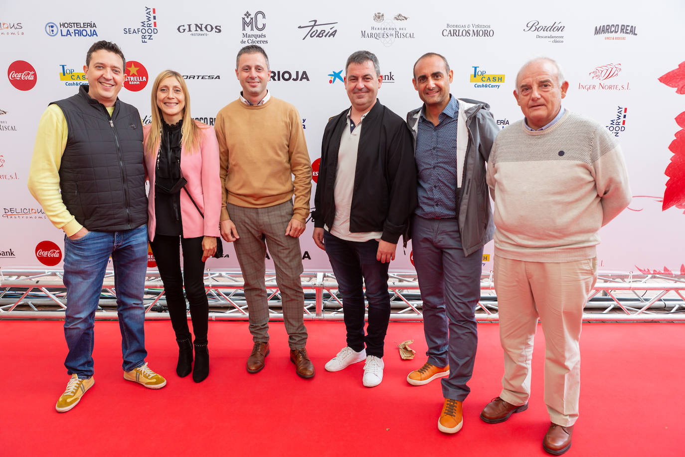 Este lunes los presentes han podido degustar las especialidades culinarias de The Way y los vinos de Bodegas Tobía. 