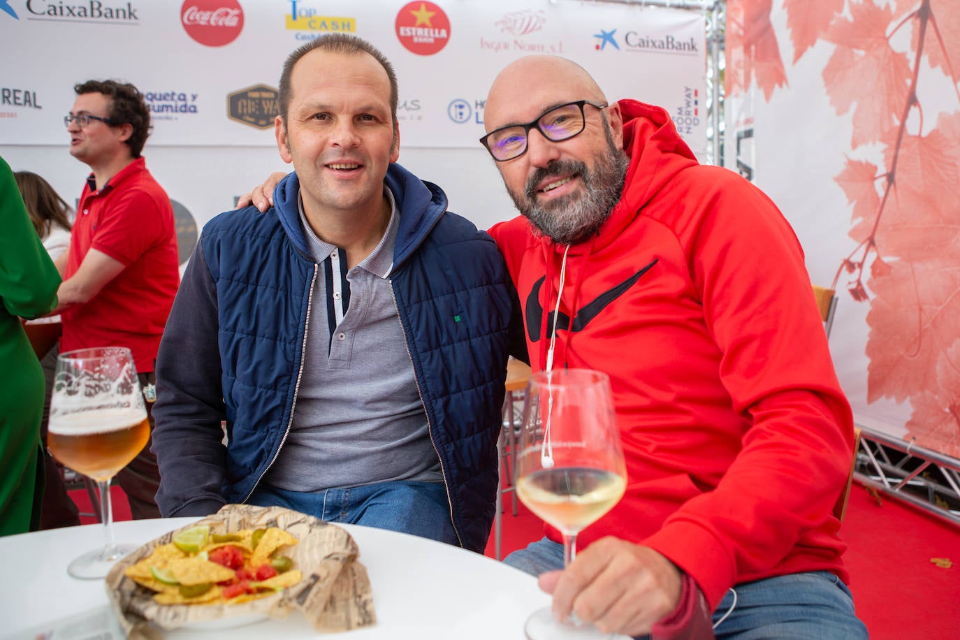 Este lunes los presentes han podido degustar las especialidades culinarias de The Way y los vinos de Bodegas Tobía. 