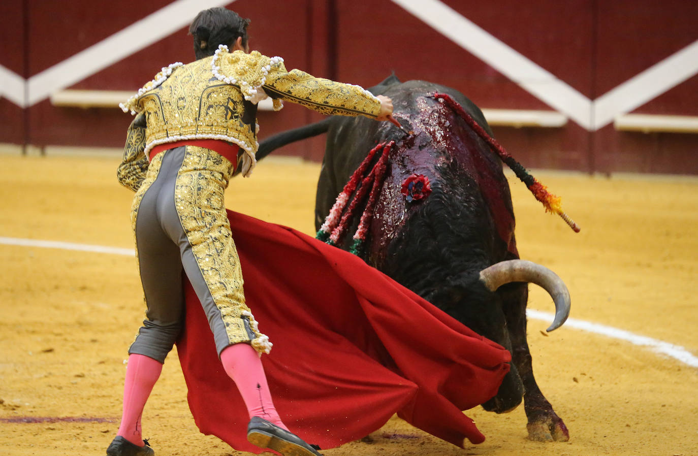 Antonio Ferrera ha cortado una oreja en el mano a mano con un Diego Urdiales que no ha tenido suerte con su lote