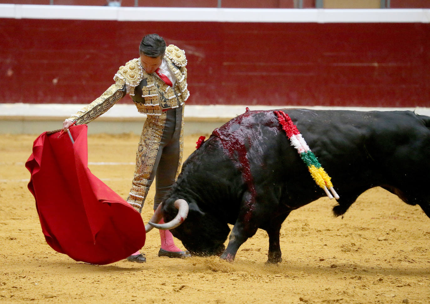 Antonio Ferrera ha cortado una oreja en el mano a mano con un Diego Urdiales que no ha tenido suerte con su lote