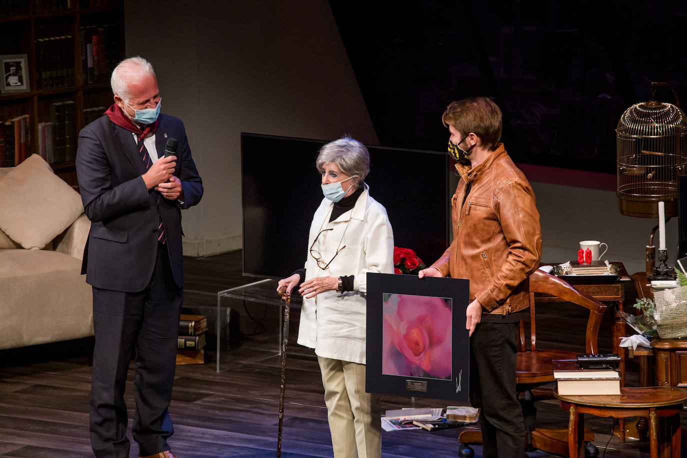 La actriz se ha despedido de las tablas con una representación en el Teatro Bretón de Logroño