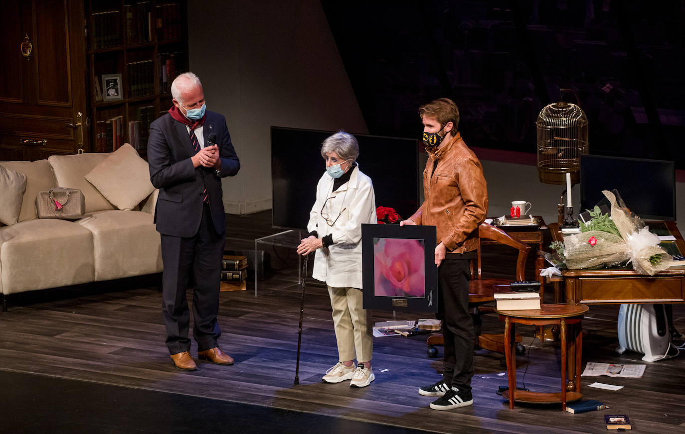 La actriz se ha despedido de las tablas con una representación en el Teatro Bretón de Logroño