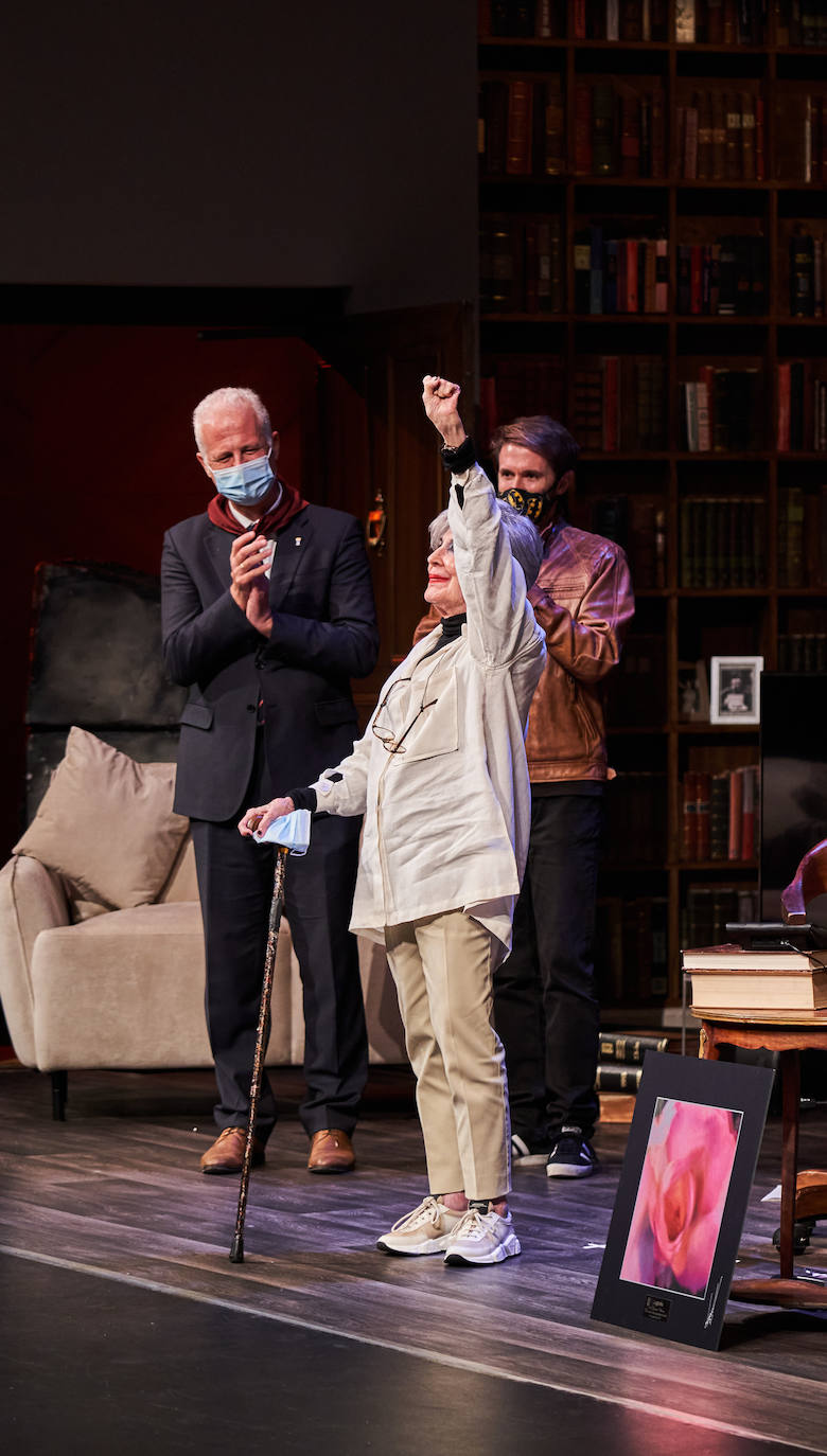 La actriz se ha despedido de las tablas con una representación en el Teatro Bretón de Logroño