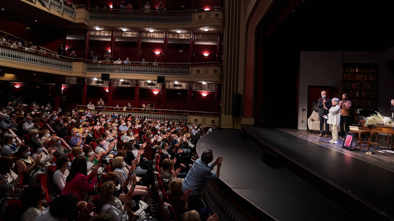 La actriz se ha despedido de las tablas con una representación en el Teatro Bretón de Logroño