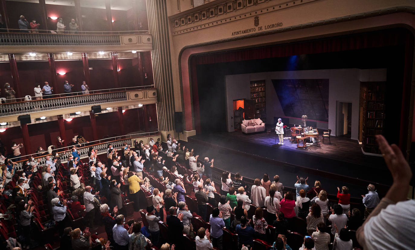 La actriz se ha despedido de las tablas con una representación en el Teatro Bretón de Logroño