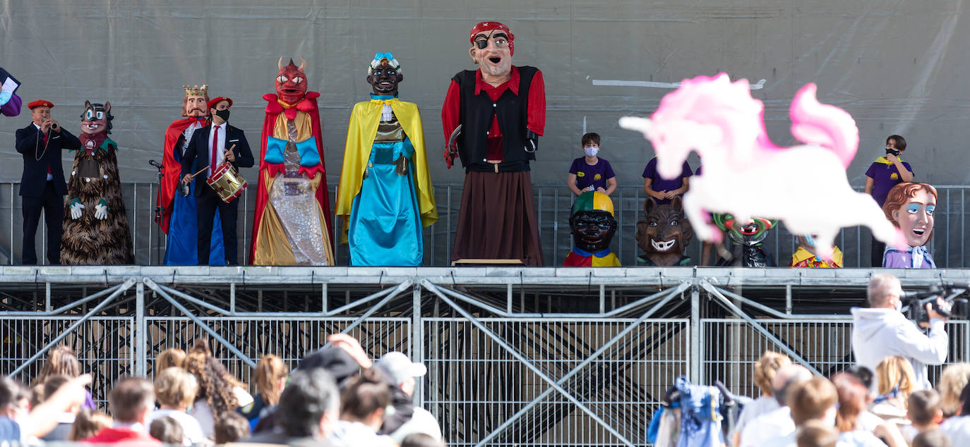 Fotos: Los Gigantes y cabezudos reaparecen en Logroño