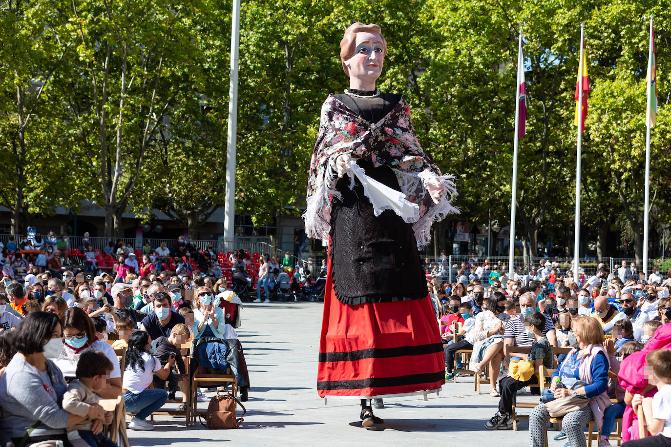 Fotos: Los Gigantes y cabezudos reaparecen en Logroño