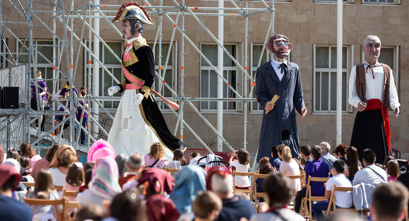 Fotos: Los Gigantes y cabezudos reaparecen en Logroño