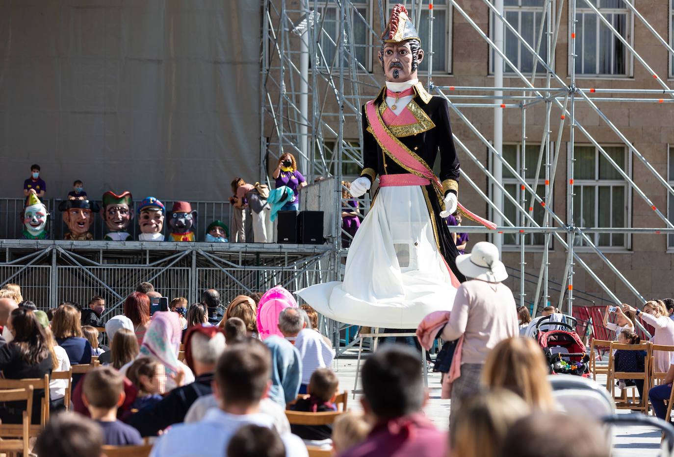 Fotos: Los Gigantes y cabezudos reaparecen en Logroño