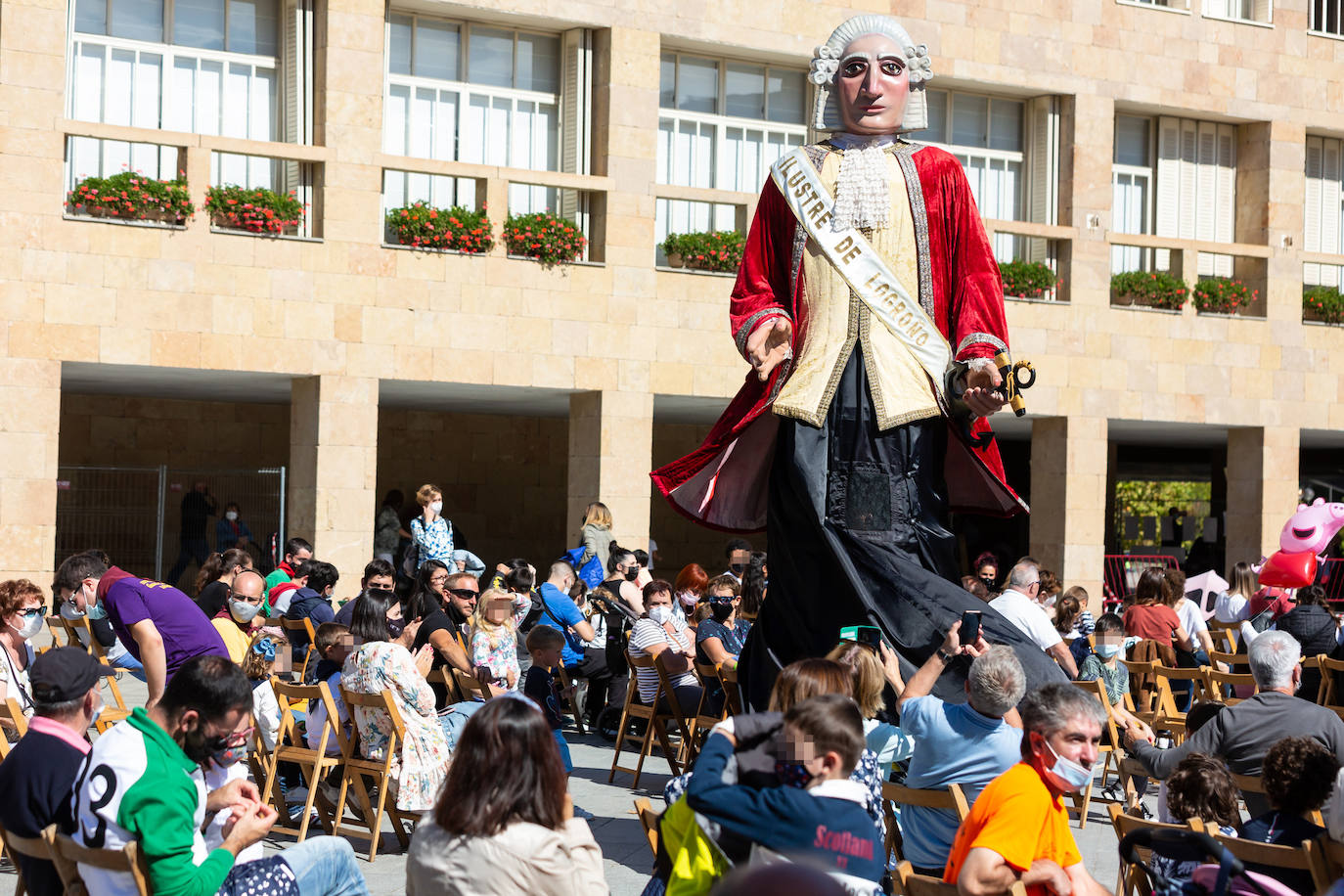 Fotos: Los Gigantes y cabezudos reaparecen en Logroño