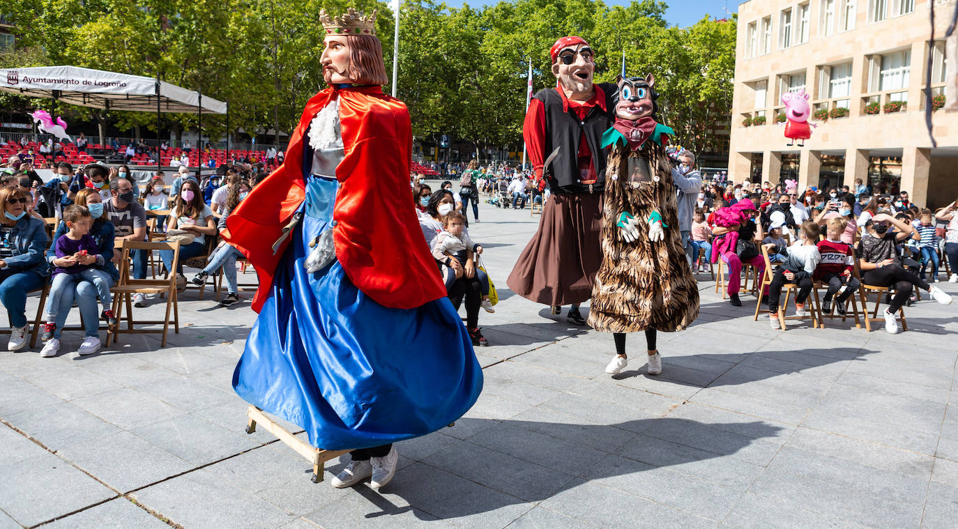 Fotos: Los Gigantes y cabezudos reaparecen en Logroño