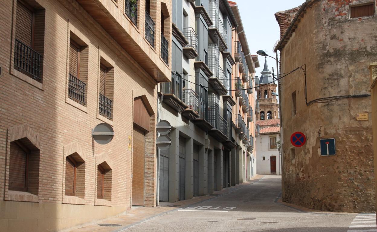 Vecinos de la calle Cabezo han señalado que algunos acabados afectan al acceso a los aparcamientos. 