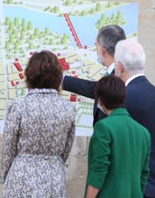 Imagen secundaria 2 - La visita del rey realza la conmemoración del V Centenario del Sitio de la ciudad