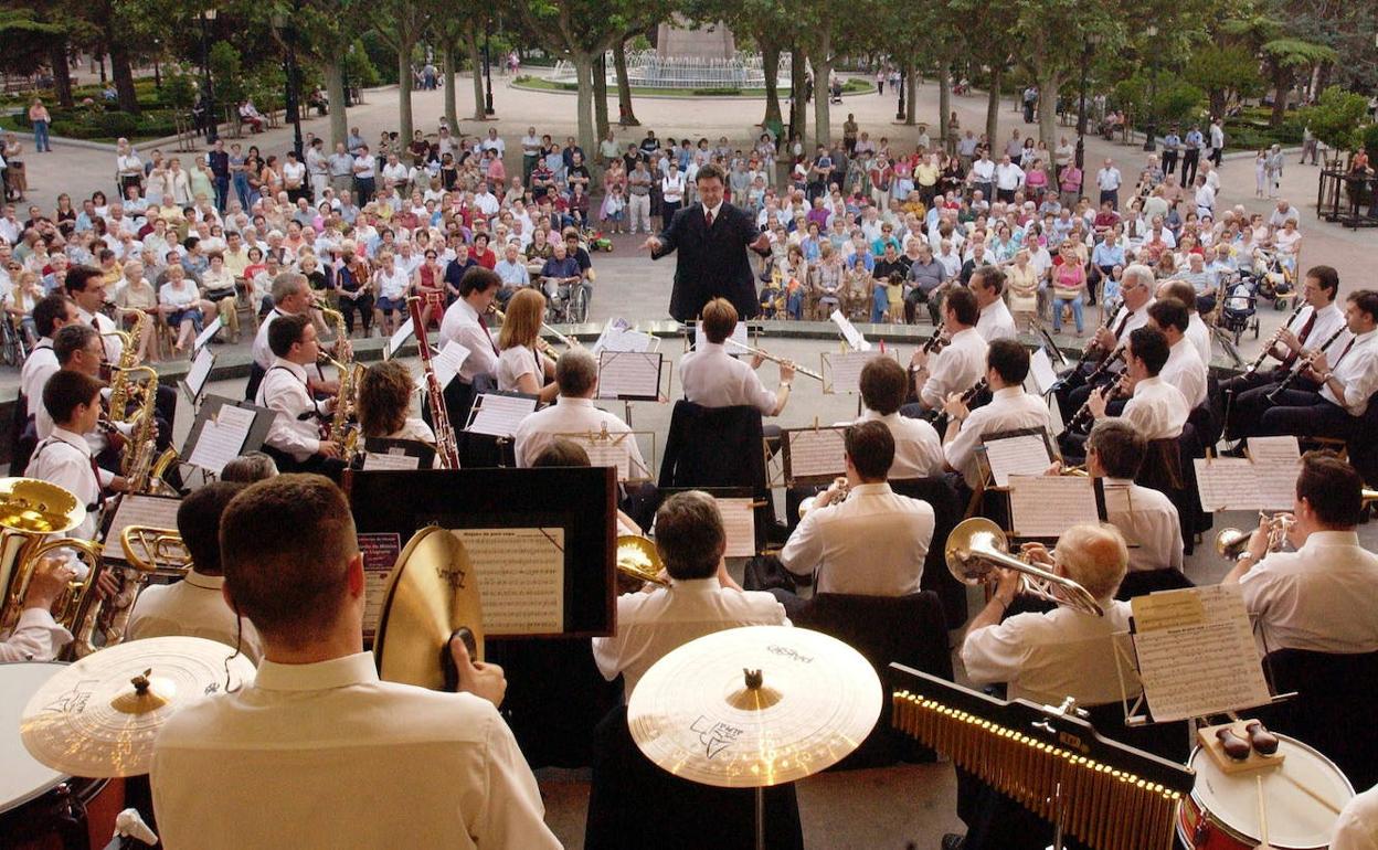 El concierto de fin de fiestas se retrasa a las 20 horas