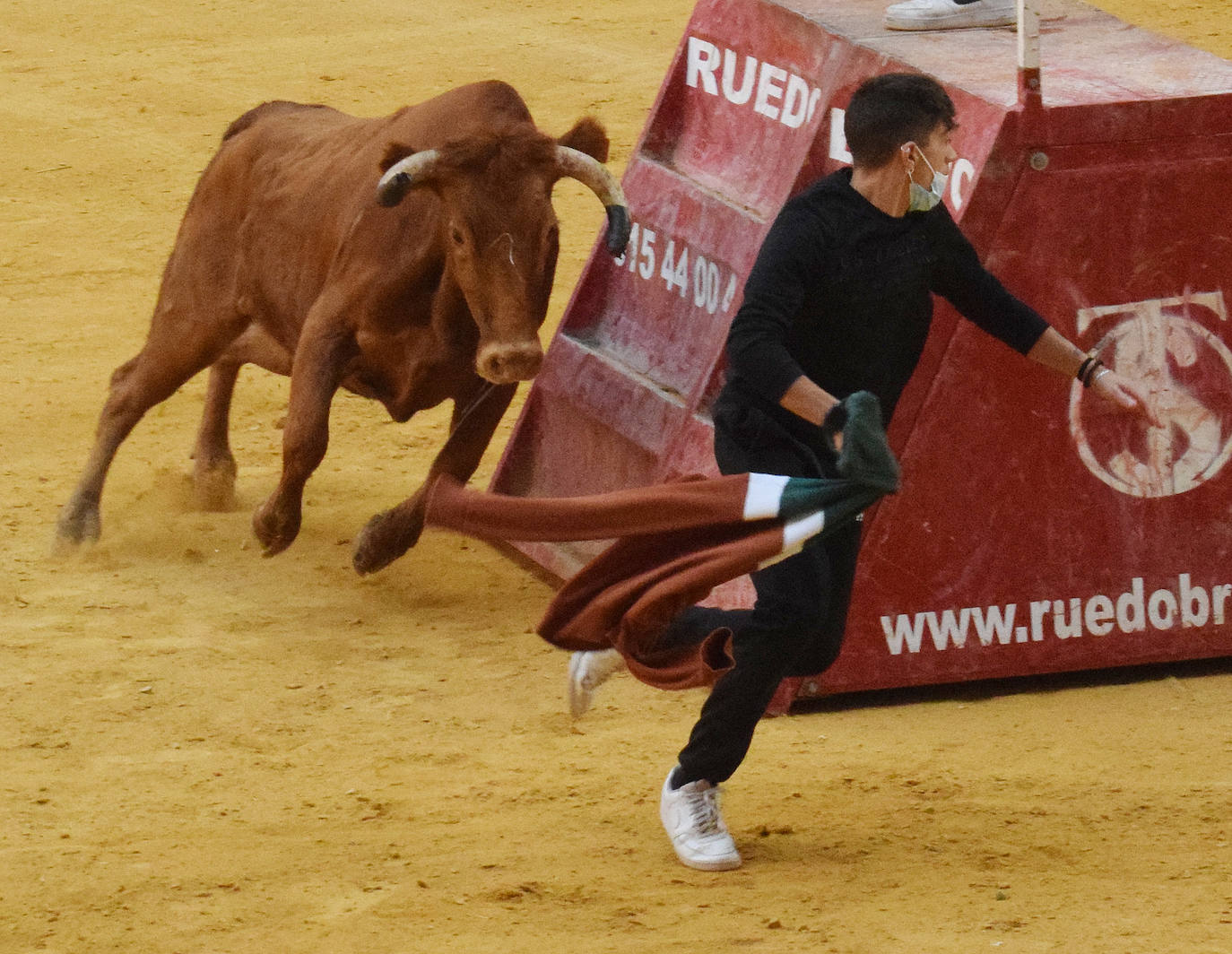 Fotos: Viernes de vaquillas en La Ribera