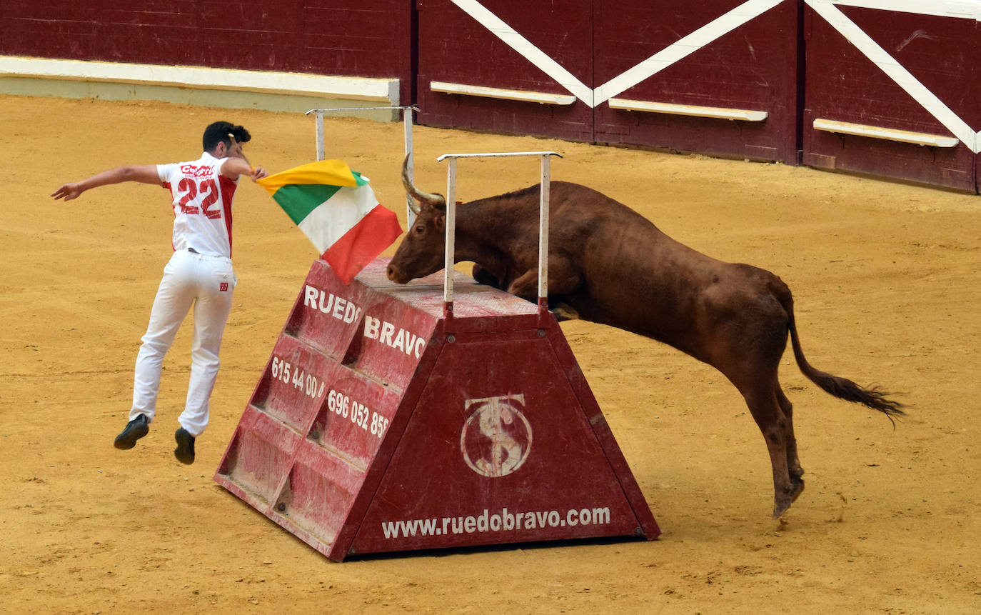 Fotos: Viernes de vaquillas en La Ribera