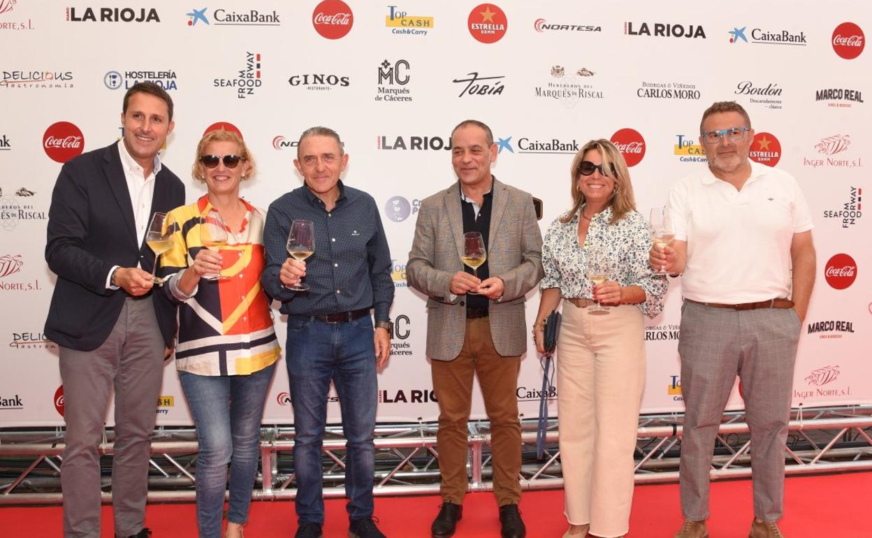 Ricardo Aguiriano, Dulce Pedrosa, José Manuel Plo, Jesús Glez., Inma Camprovín y Paco Lavilla, del Grupo La Navarra-Bodegas Marco Real. 