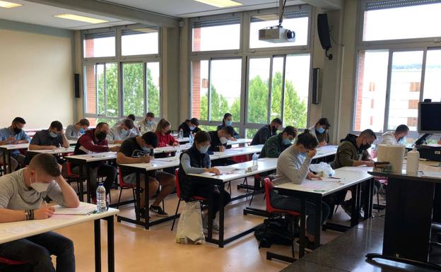 Imagen principal - Oposiciones para la Guardia Civil: 170 riojanos opositan a una de las 2.091 plazas ofertadas