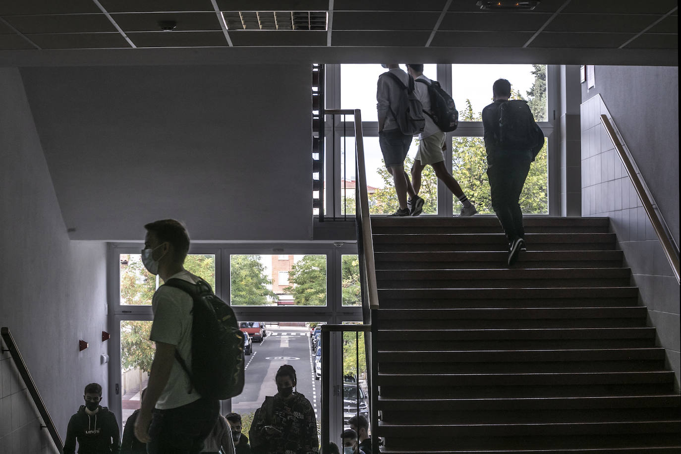 Fotos: Los universitarios regresan al campus de la UR en el primer día de un curso