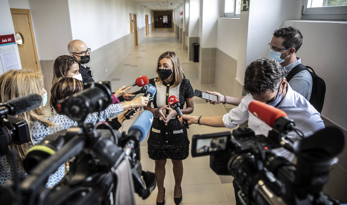 Fotos: Los universitarios regresan al campus de la UR en el primer día de un curso