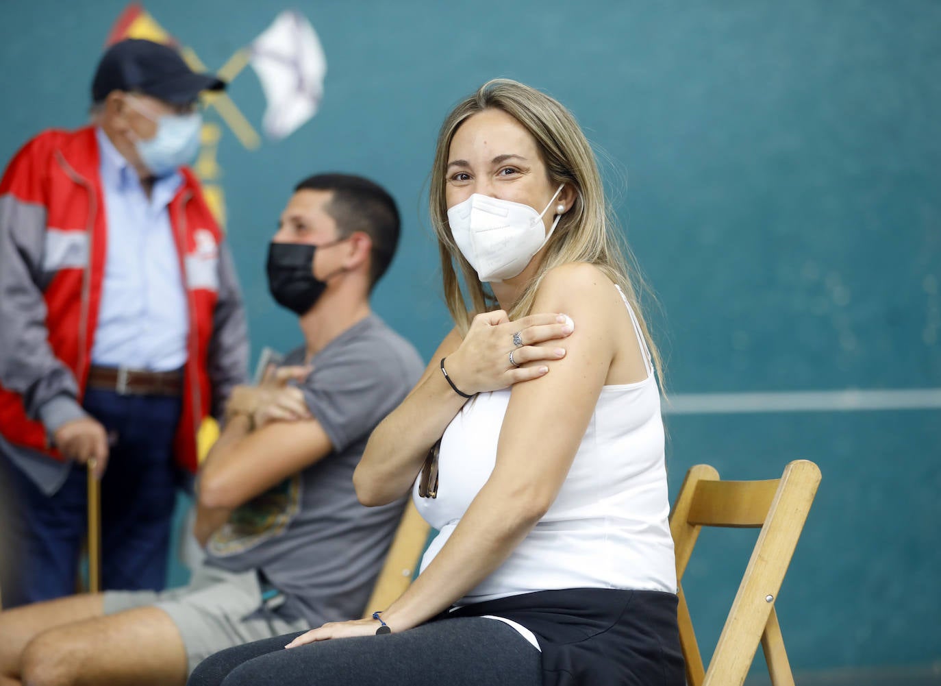 El frontón de la instalación deportiva toma el relevo de Riojafórum como vacunódromo