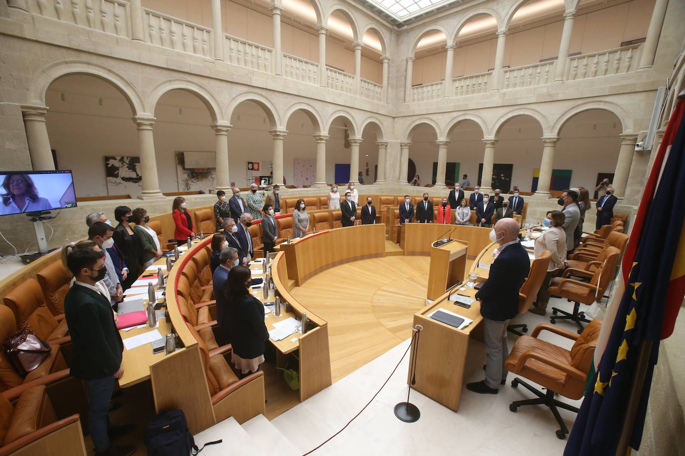 Fotos: El Parlamento rechaza instar al Gobierno central a una reforma regulatoria del sector eléctrico