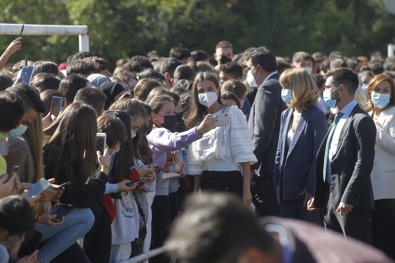 La reina Letizia ha visitado Haro para inaugurar el curso académico 2021/22 de Formación Profesional en el IES Ciudad de Haro. 