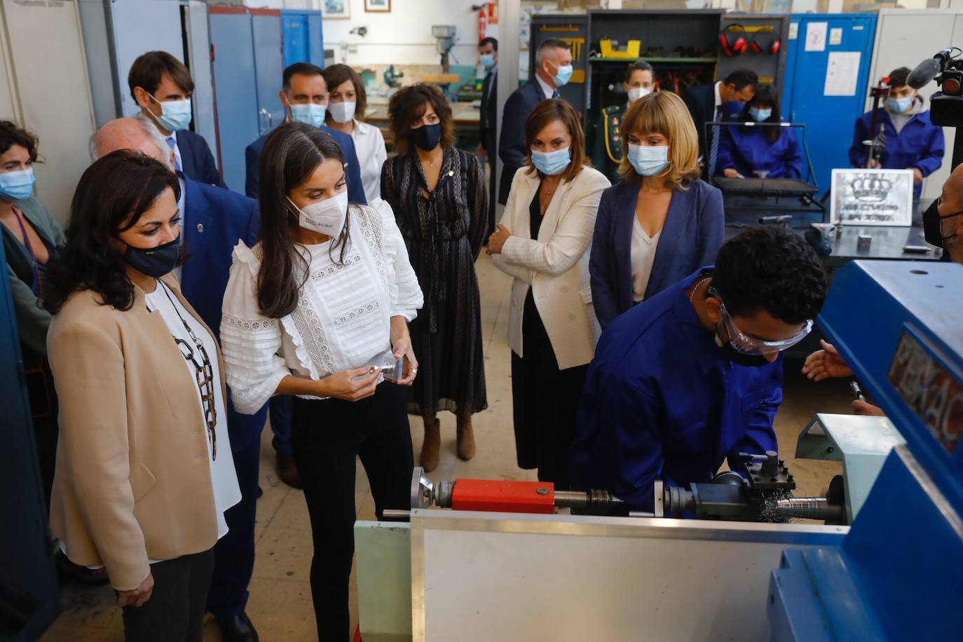 La reina Letizia ha visitado Haro para inaugurar el curso académico 2021/22 de Formación Profesional en el IES Ciudad de Haro. 