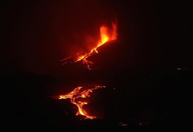 El volcán Cumbre Vieja continúa en erupción.