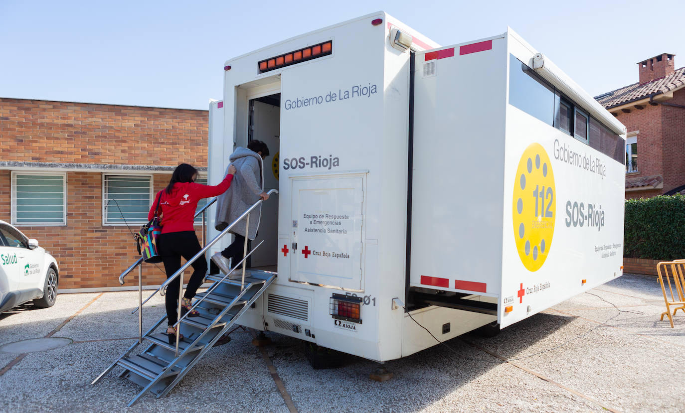 Fotos: La Rioja busca la vacunación de 8.000 riojanos en 20 municipios en el punto itinerante