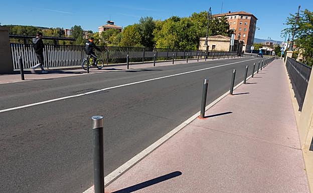 Puente de Piedra . Su reciente remodelación, que costó más de 900.000 euros, requirió de casi un año de cierre de la infraestructura y su apertura contó con ministro y placa. Ya está listo para una buena temporada. 