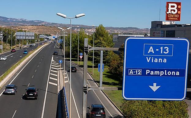 Tercer puente.  De 1985, su construcción formó parte de la obra de la nueva variante de la N-111 entre Medinaceli y Pamplona. El Ayuntamiento quiere que se modifique de forma que pueda llevar tráfico ciclista de forma segura. 