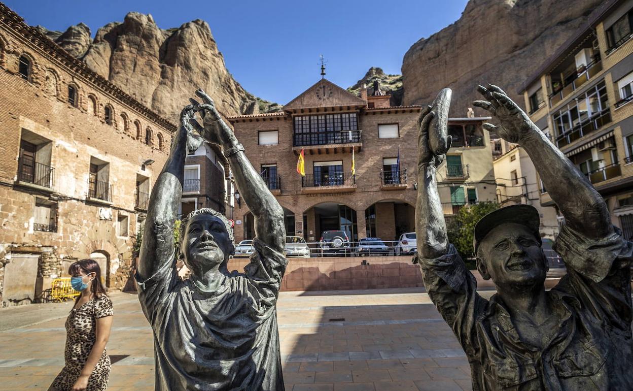 La Guardia Civil alerta sobre robos con el método de los 'abrazos cariñosos' en Quel