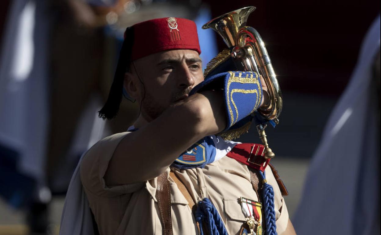 Soldado de Regulares en el desfile de la Fiesta Nacional.