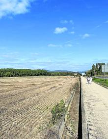 Imagen secundaria 2 - Señalización del recorrido junto al puente del Oja y camino acondicionado. 