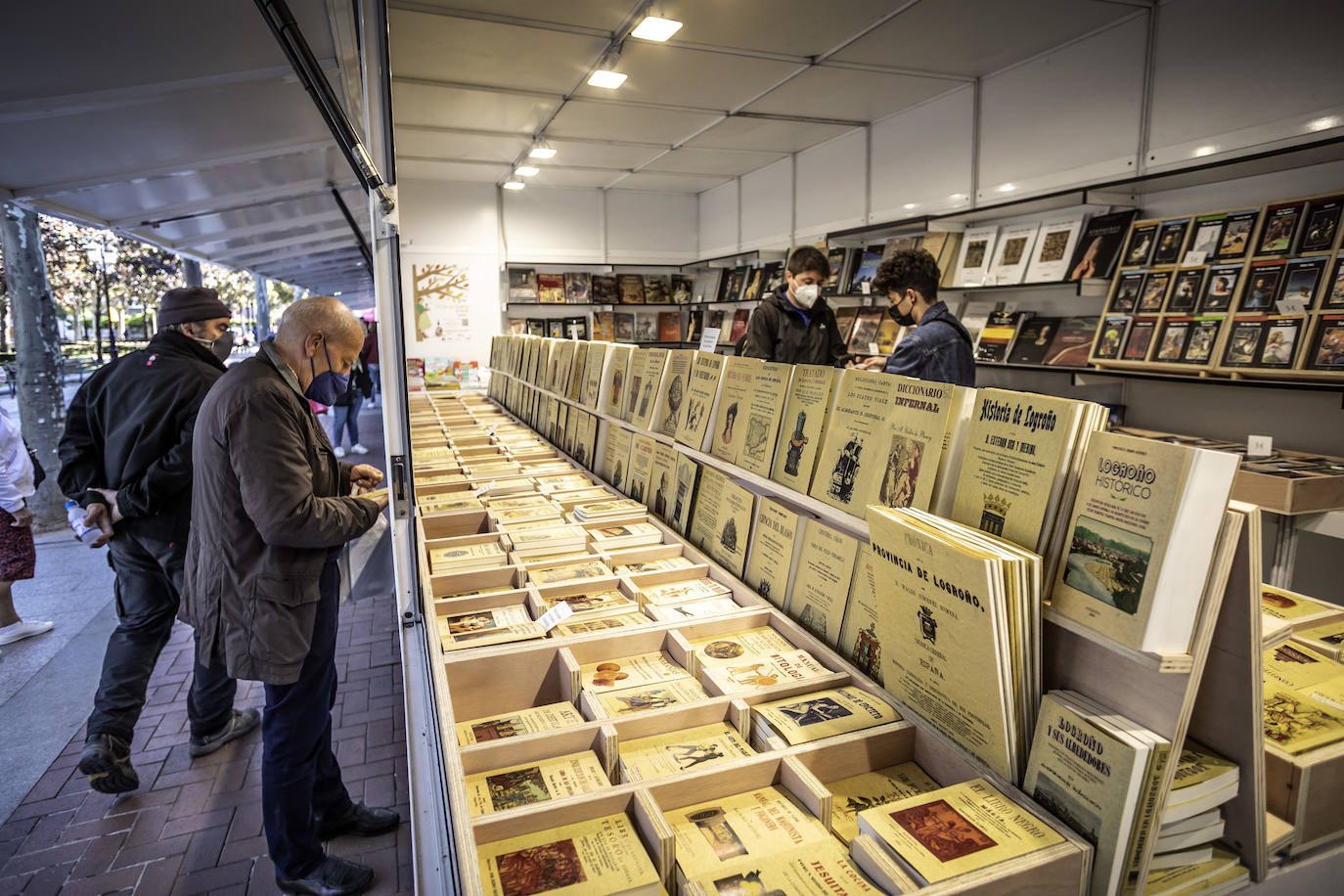 Fotos: El viernes de la feria &#039;Otoño de libros (y vinos)&#039;