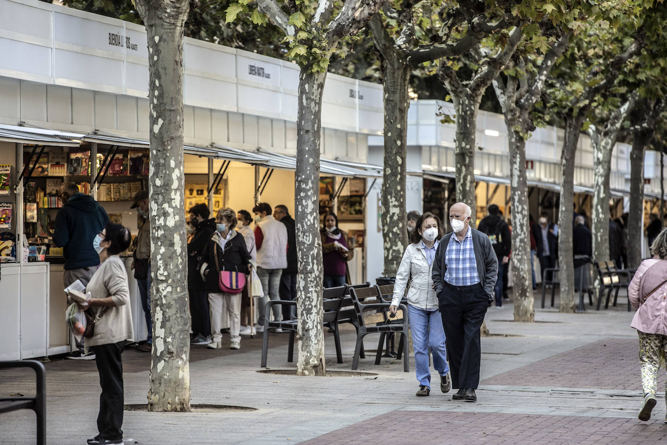 Fotos: El viernes de la feria &#039;Otoño de libros (y vinos)&#039;