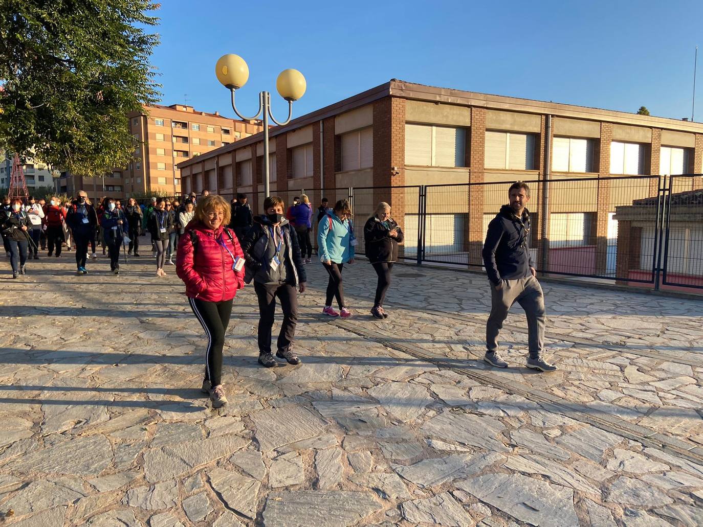 Ciento cuarenta caminantes participaron en la iniciativa. 