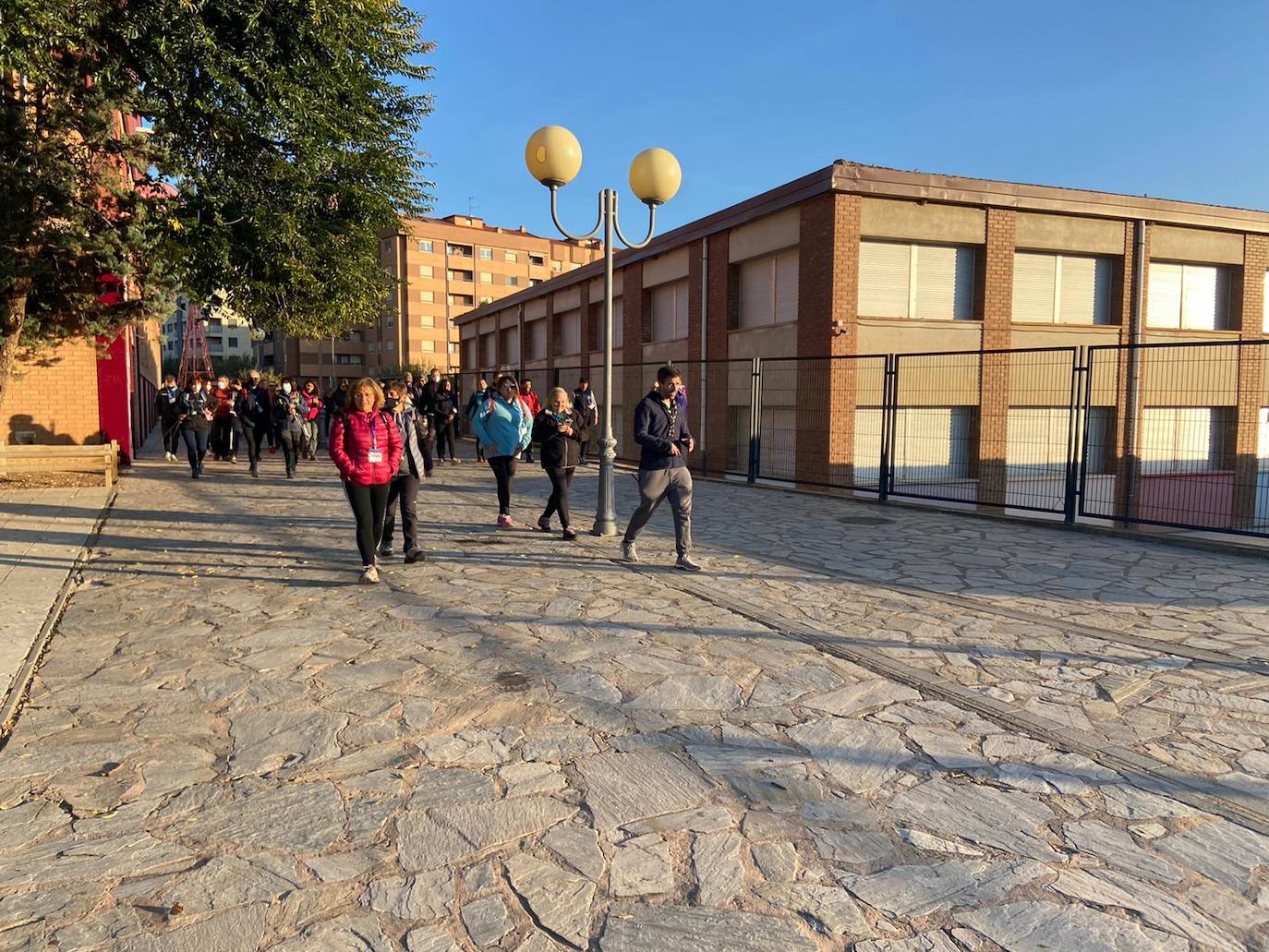 Ciento cuarenta caminantes participaron en la iniciativa. 