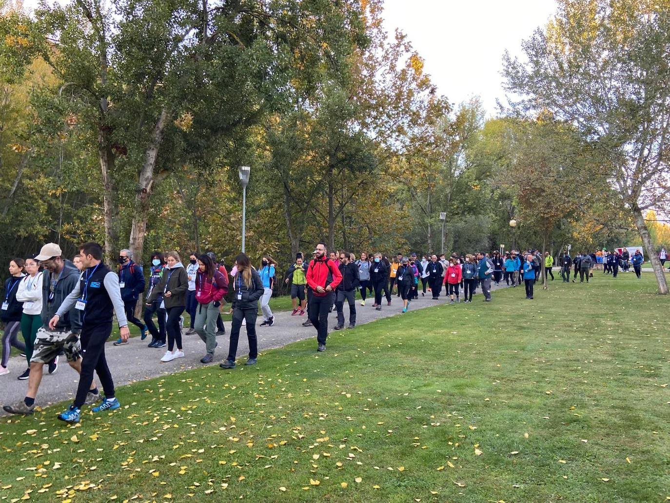 Ciento cuarenta caminantes participaron en la iniciativa. 