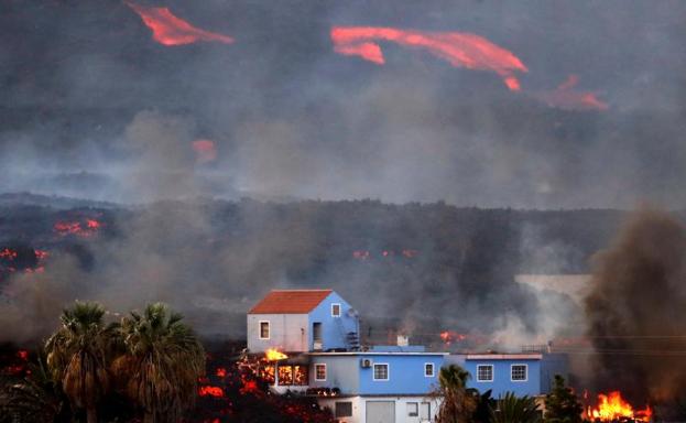 El volcán Cumbre Vieja sigue expulsando lava. 