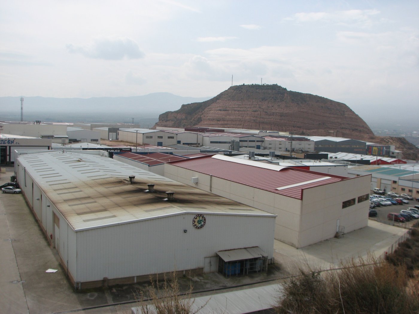 El polígono El Raposal es una de las zonas industriales de Arnedo que acoge más empresas del sector del calzado. 